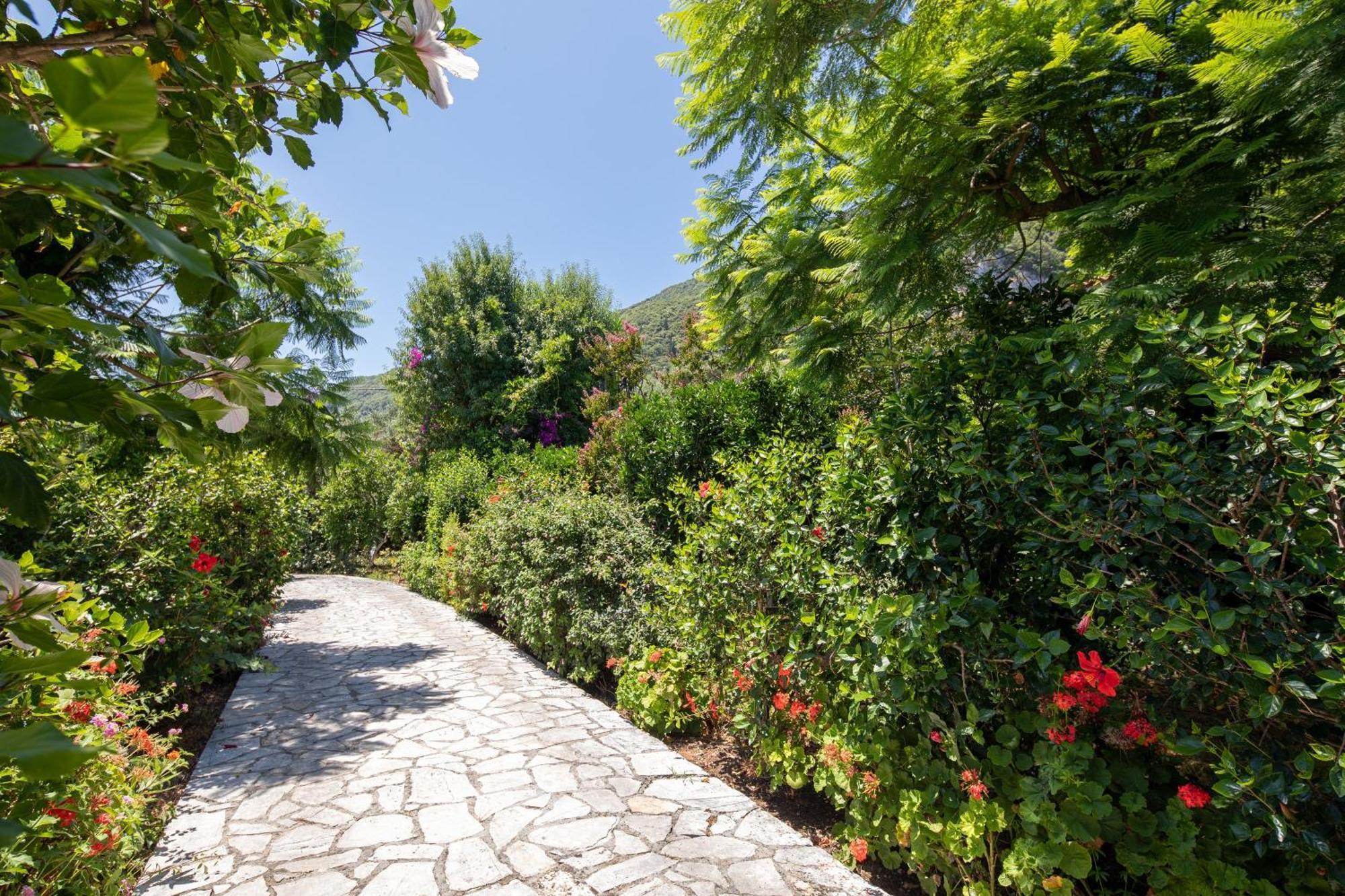 Ionian Garden Villas - Villa Pietra Mpenitses Eksteriør billede
